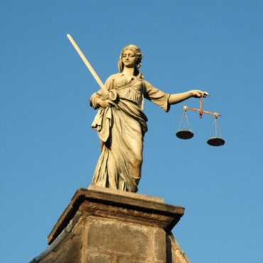 Kann man dem Wort „gerecht“ gerecht werden?